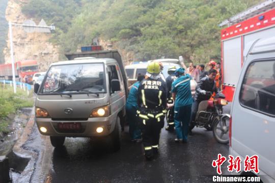 河南高速车祸实时报道